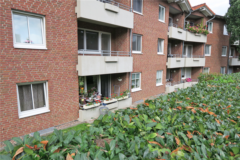 Schöne 2 Zimmer-Wohnung mit  kleiner Single-Küche, Südbalkon und  Tiefgarage