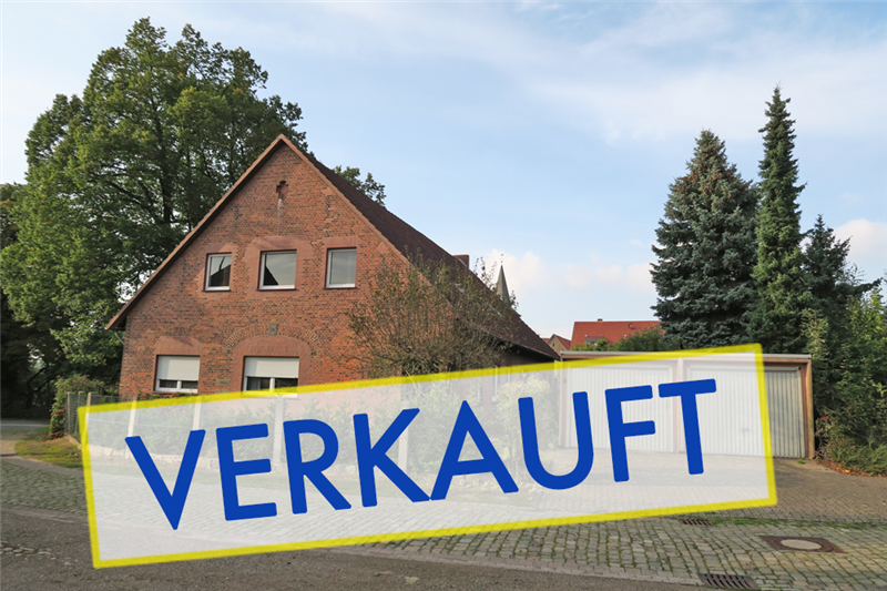 VERKAUFT - Großes Zweifamilienhaus mit Ausbaureserve und 2 Garagen  in Petershagen/Windheim