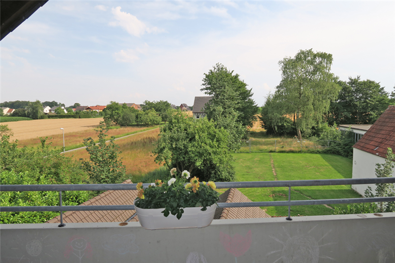 Renovierte und helle 4-5 Zimmer-Wohnung mit großem Balkon und Carport-Stellplatz in Löhne - Obernbeck