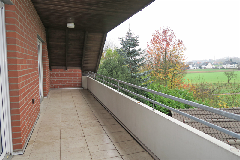 Helle 4-5 Zimmer-Wohnung mit großem Balkon und Carport-Stellplatz in Löhne - Obernbeck