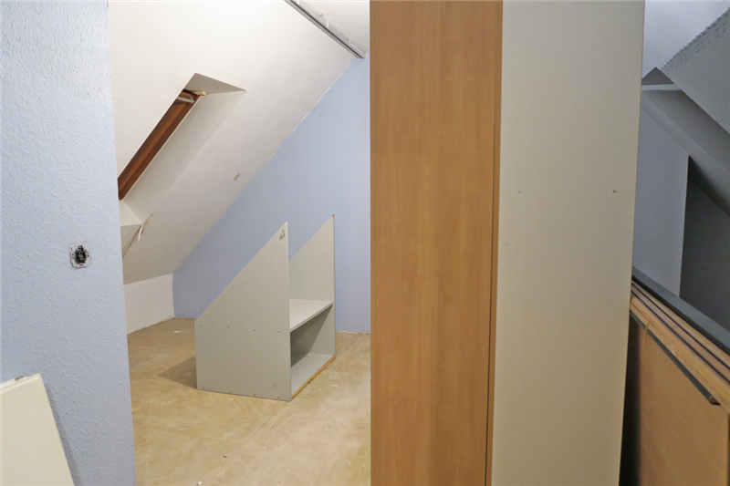 Kompl renovierte 3 Zimmer-Maisonette-Wohnung mit EBK, kl. Balkon u. Carport in B.O.-Eidinghausen