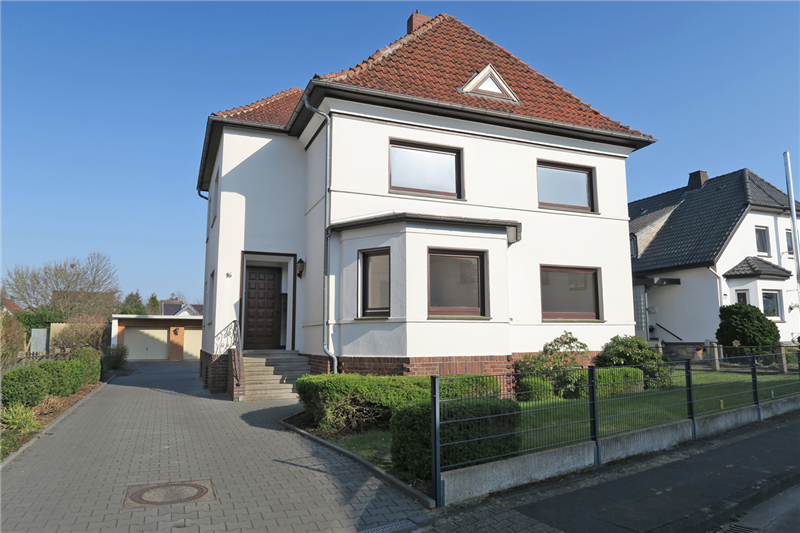 Renoviertes 2-Familienhaus mit großem Garten und 2 Garagen in Löhne-Obernbeck 