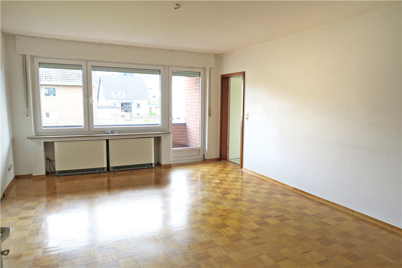 Helle 3 Zimmer-Wohnung mit Einbauküche, Südbalkon und Pkw-Stellplatz