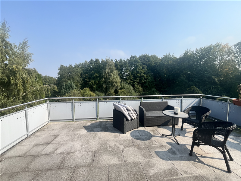 Helle 2 Zimmer-Wohnung mit Einbauküche, Dachterrasse und Carportstellplatz  in Bad Oeynhausen-Südstadt