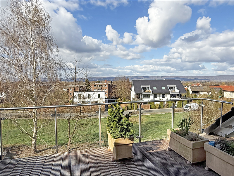 Exklusive und großzügige Maisonette-Wohnung  mit 2 Balkonen und Einbauküche 