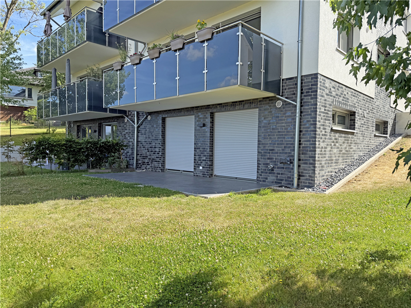 Moderne 2 Zimmer-Wohnung mit großzügiger Süd-/Westterrasse, Garten, Fahrstuhl und Garag