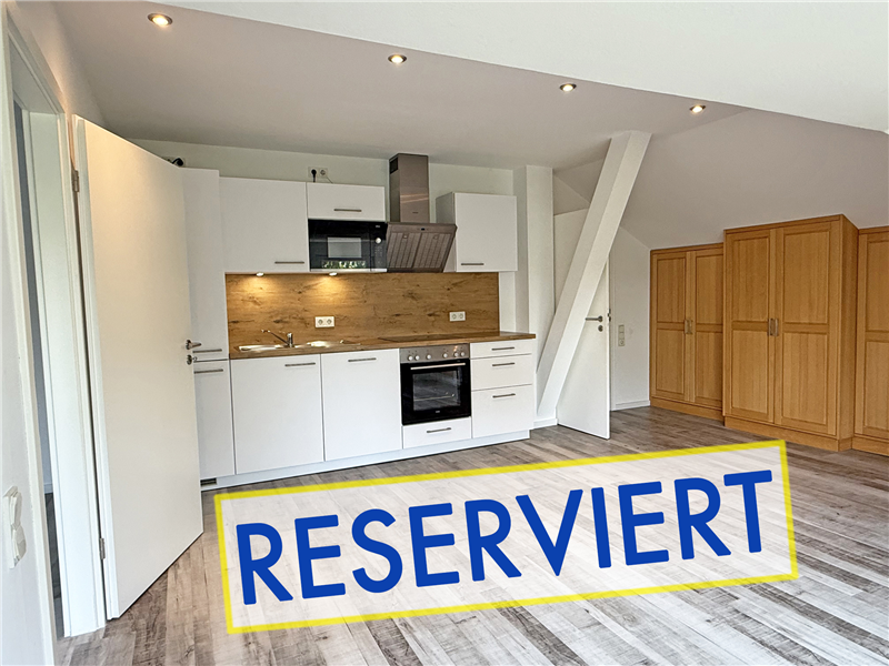 RESERVIERT - Großzügige 3,5 Zimmer-Wohnung mit Einbauküche, 2 Bädern, Balkon und Stellplatz