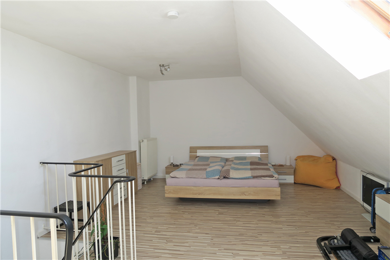 Moderne, helle und sehr gepflegte 3 Zimmer-Maisonette-Wohnung mit Süd-West-Balkon, Einbauküche und PKW-Stellplatz in Bad Oeynhausen-Rehme