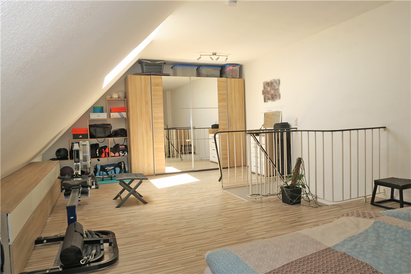 Moderne, helle und sehr gepflegte 3 Zimmer-Maisonette-Wohnung mit Süd-West-Balkon, Einbauküche und PKW-Stellplatz in Bad Oeynhausen-Rehme